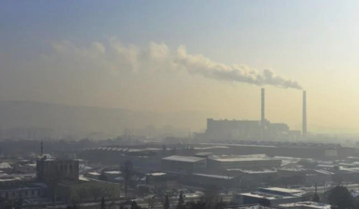 Fotka - Upozornenie pred závažnou smogovou situáciou v oblastiach Košicie a Veľká Ida.